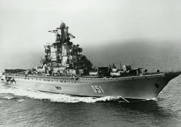 苏联成功研制出弹射器，由于派系之争没上航母，海军司令痛心疾首