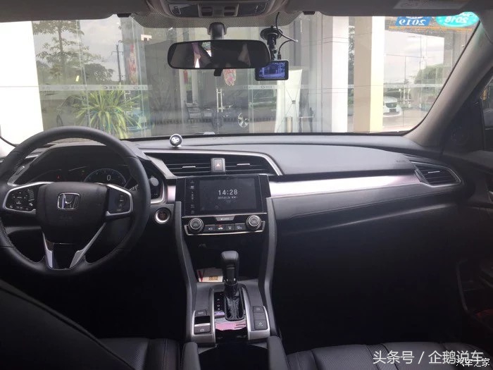 十代思域圣辉银和珍珠白 (十代思域圣辉银)