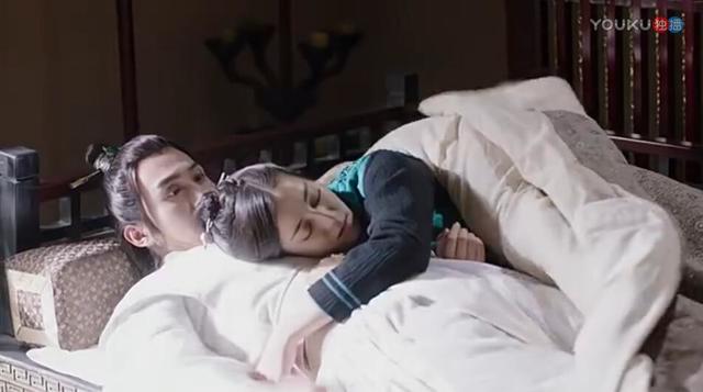 迪丽热巴第二集就被睡了，鹿晗怎么办，网友们坐不住了！