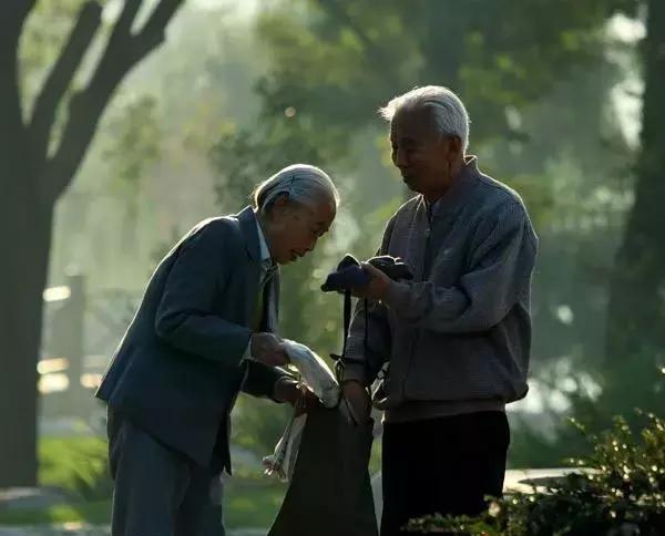 父母在不远游要去外地发展吗,父母在不远游正确吗