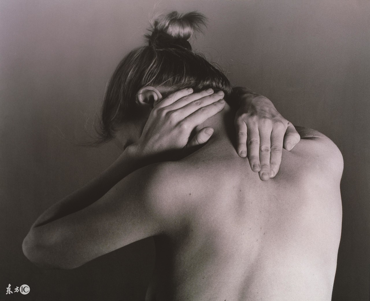 脖子酸困肩膀疼是不是颈椎不好,脖子疼肩颈不好怎么睡