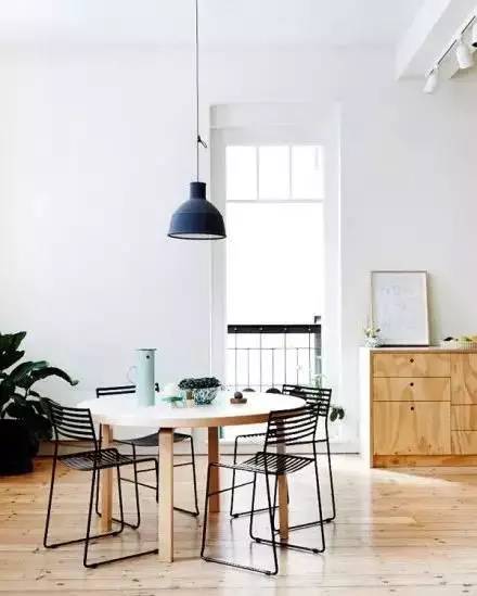 小户型餐桌方桌还是圆桌漂亮,方形餐桌和圆桌哪个更高级