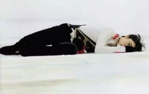 他是品格可能比技术还好的花滑天才曾主动帮中国小将扶正*旗国**