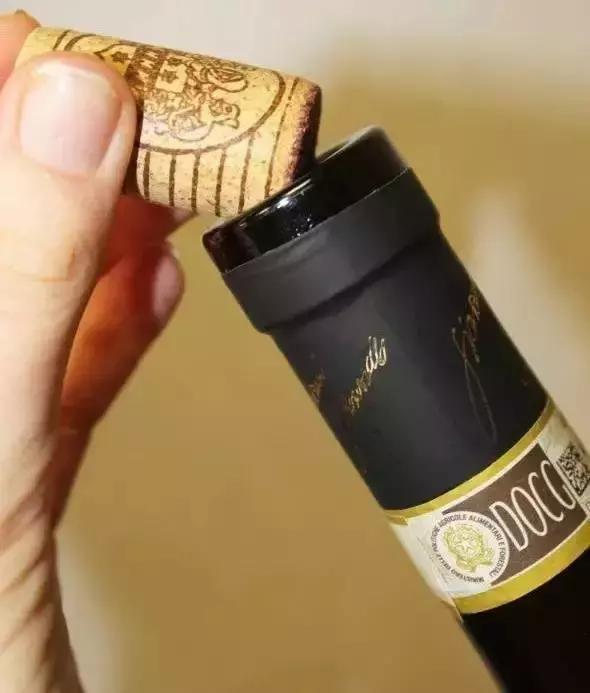 开瓶没喝完的红酒怎么储存,开瓶的红酒用塞子塞上能保存多久