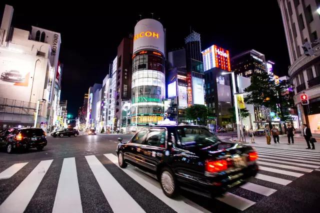 在外国100块钱人民币买东西,在外国100元值多少