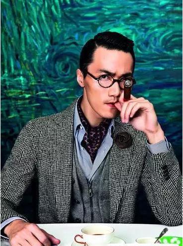 什么配饰提高社交能量,社交礼仪女生配饰装扮