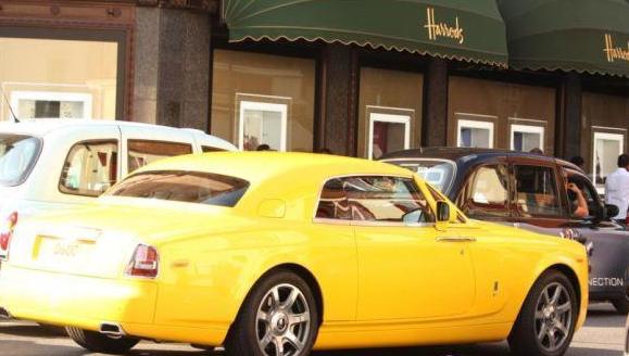 如此任性？阿拉伯富豪​们空运座驾度假,运费每辆2万英镑而已