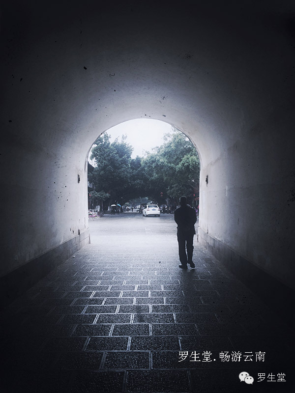 云南旅游攻略必去吃的美食有哪些,云南吃些什么特色美食