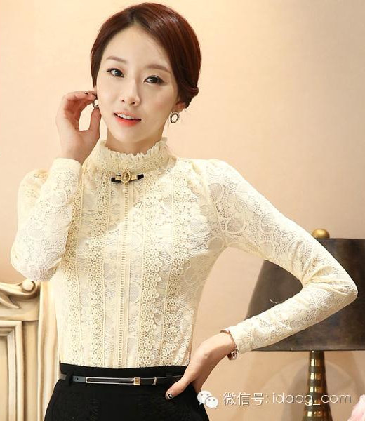 蕾丝衫女人味穿搭 (女人味十足蕾丝衫)