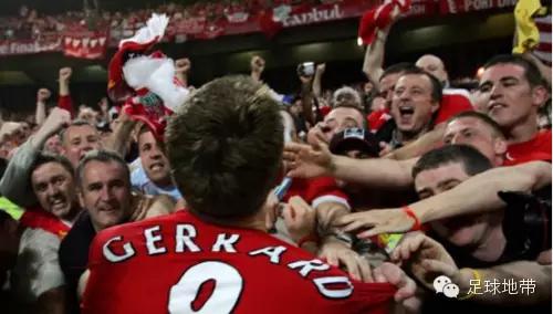 有一种力量叫球迷，骨子里流淌着忠诚的热血！