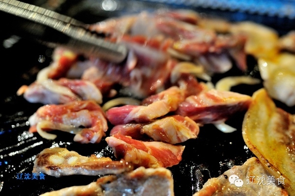 山东小伙创建了”烧+烤“新模式，玩活沈阳长白社区小餐饮