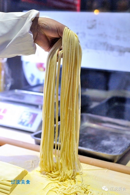 山东小伙创建了”烧+烤“新模式，玩活沈阳长白社区小餐饮