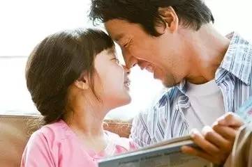 看到女儿长大成家即高兴又心酸,看到女儿出嫁父母泪流满面