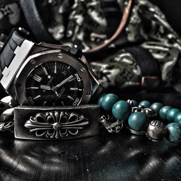 爱彼皇家橡树15710和15703哪个好 (爱彼2023年新款三问腕表)