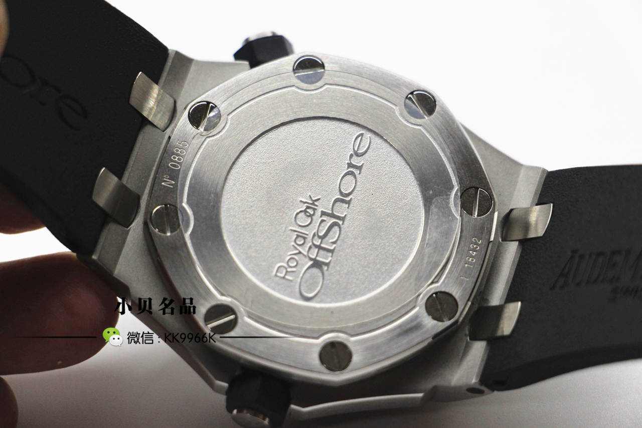 爱彼皇家橡树15710和15703哪个好 (爱彼2023年新款三问腕表)