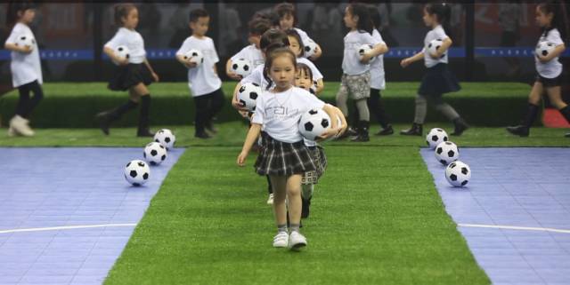 足球史上那些让人记忆深刻的时刻,关于足球那些难以磨灭的记忆