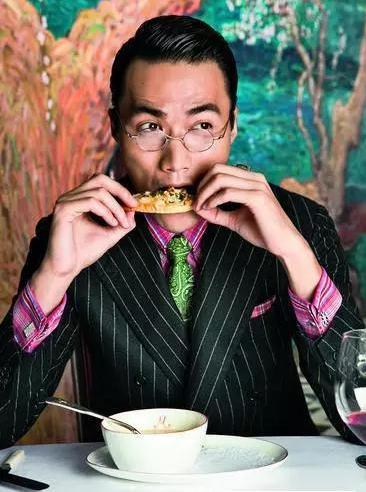 什么配饰提高社交能量,社交礼仪女生配饰装扮