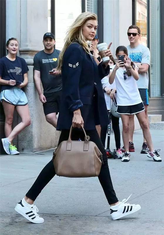 送给男朋友的运动鞋,送男朋友一双运动鞋好吗