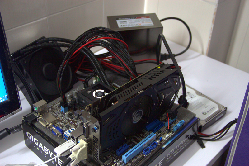 单条8g和两条4g双通道哪个快,组装电脑内存选8g还是16g