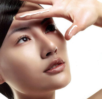 脸上有黑斑用什么护肤品可以淡化,脸上有黑斑怎么办怎么才能去掉