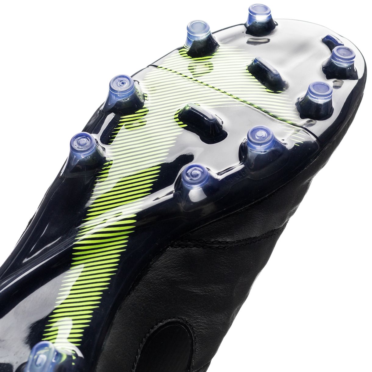 踢球必看书,踢球人需看五大经典足球鞋款推荐