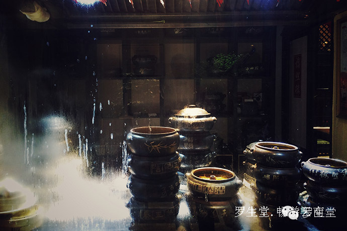 云南旅游攻略必去吃的美食有哪些,云南吃些什么特色美食