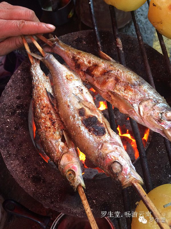 云南旅游攻略必去吃的美食有哪些,云南吃些什么特色美食