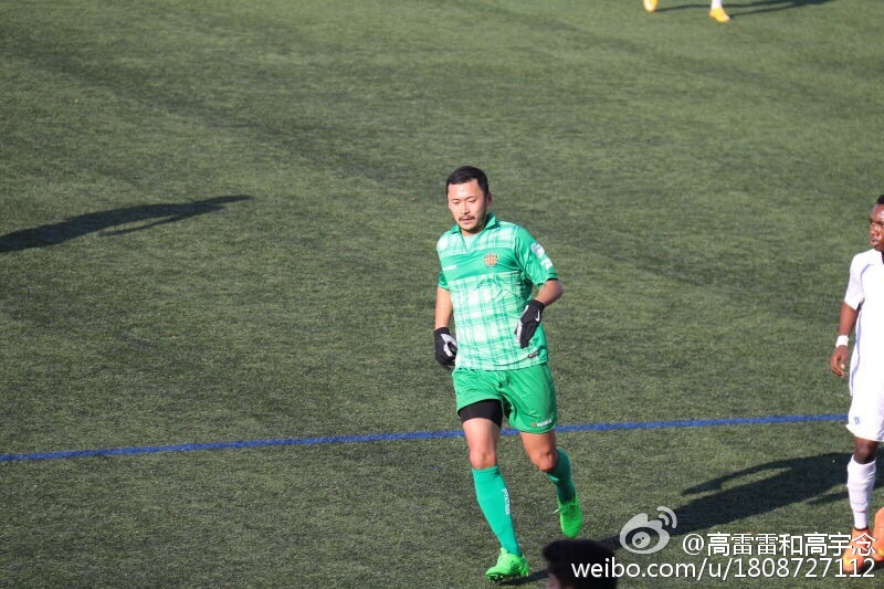 他曾一脚踢飞辽小虎，痛斥足协以不进国足为荣，36复出钱归慈善