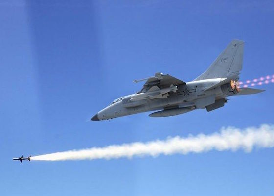 中国战机3D数字样机设计，法国达索高层连连称赞