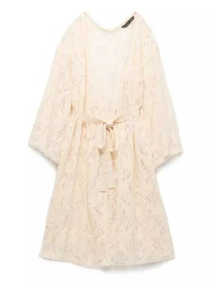 街拍国外夏天最尴尬搭配,2021明星街拍穿搭冬季