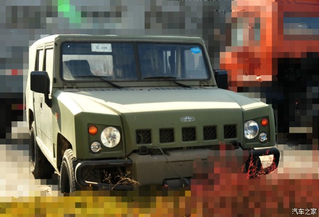 北汽军用勇士视频,国产伞兵突击车越野视频