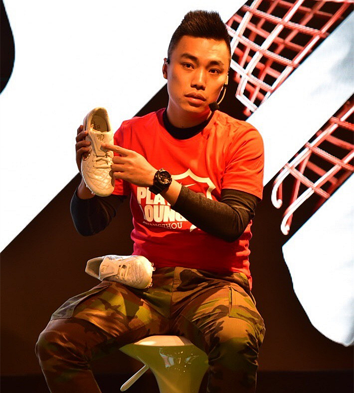 踢球必看书,踢球人需看五大经典足球鞋款推荐