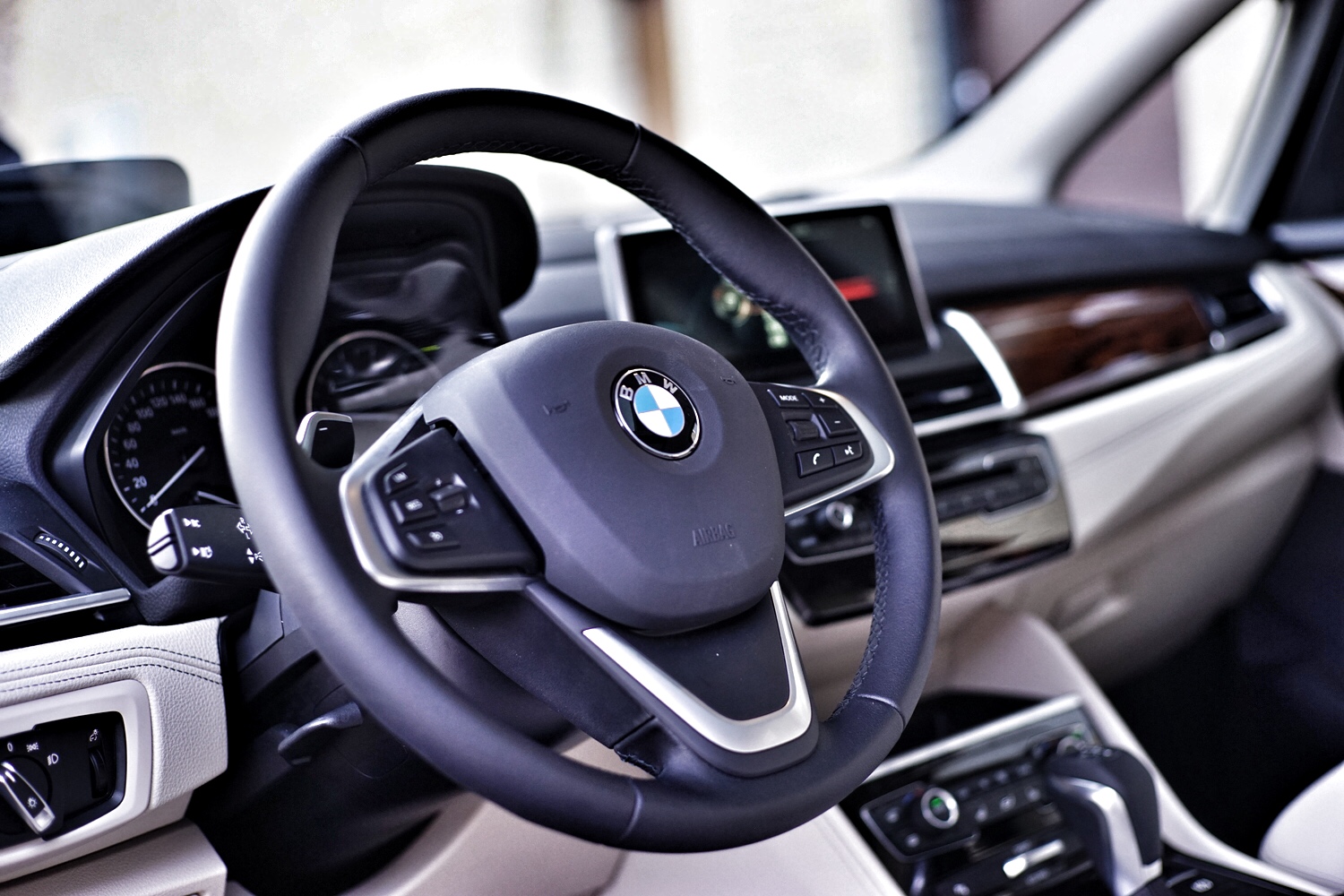 2015款宝马2系多功能旅行车,试驾宝马2系旅行车