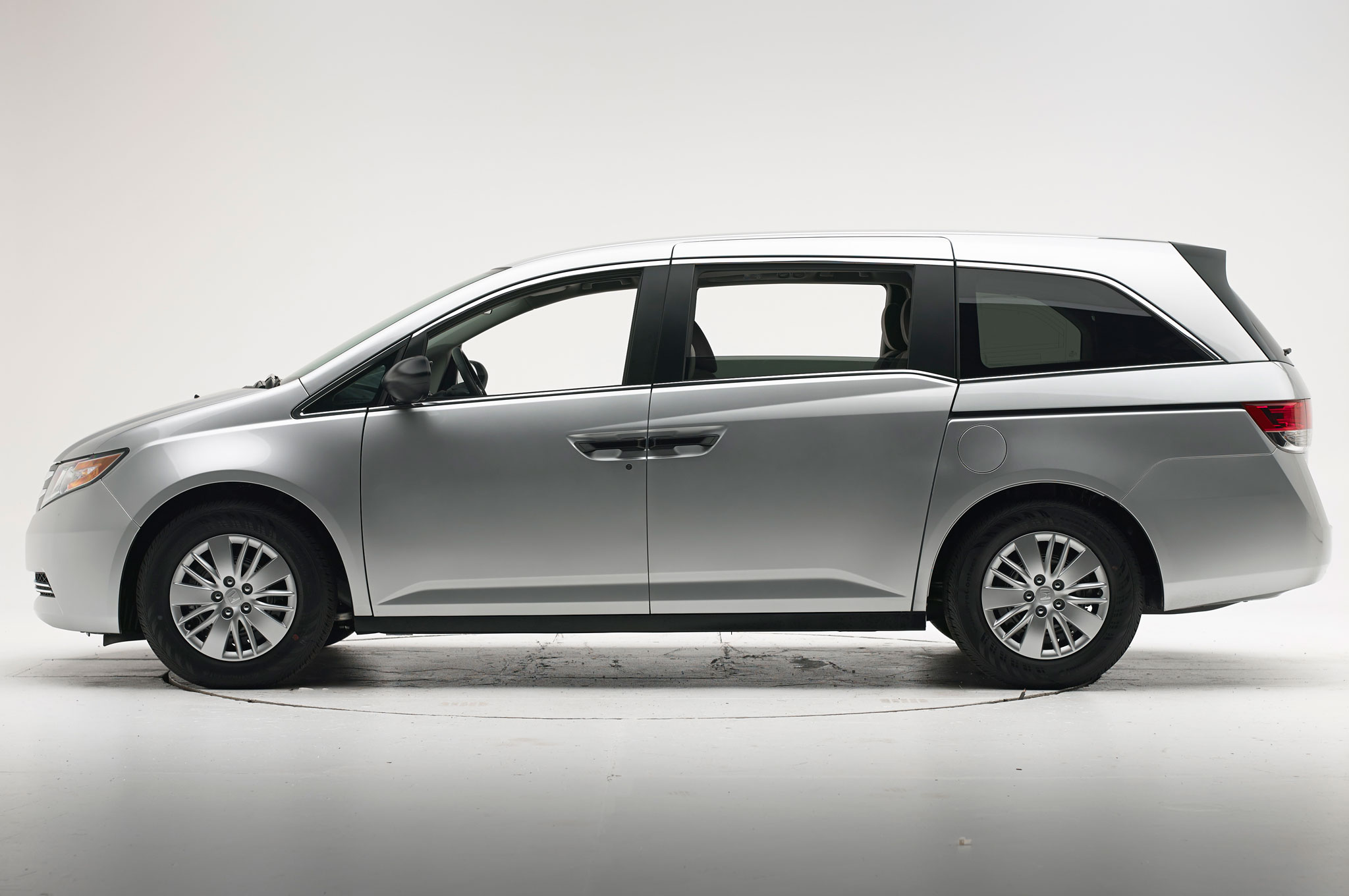 奥德赛2015款与2017款有什么区别,本田奥德赛2015款2.4自动舒适版