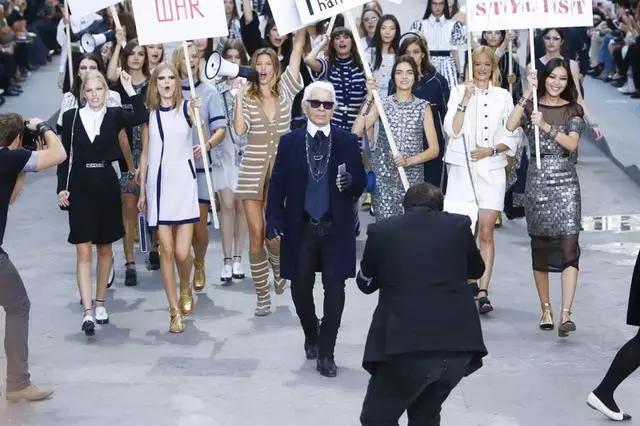 他们怎么一边引领潮流一边赚大钱？