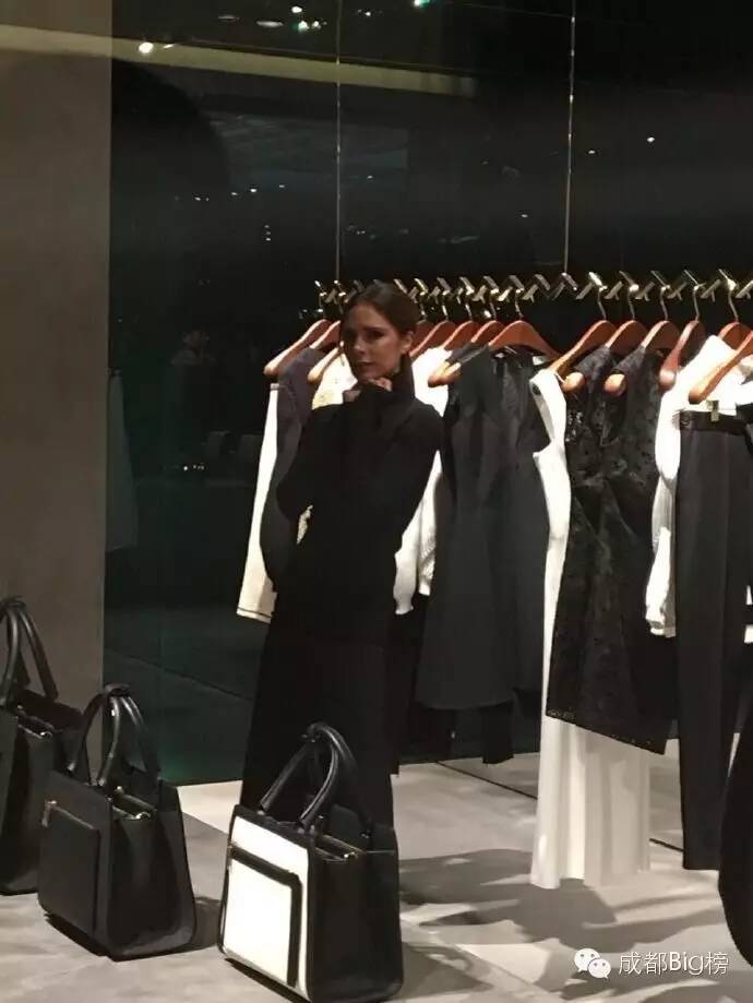 刚排完NMD，三宅一生又开业了，还让成都人喘气不