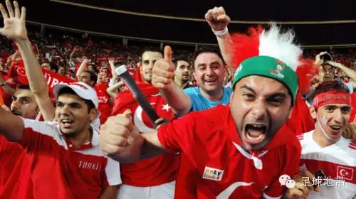 有一种力量叫球迷，骨子里流淌着忠诚的热血！