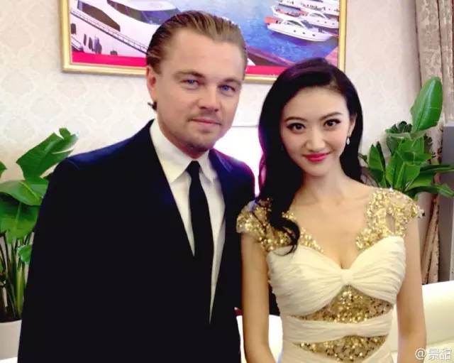 竟然是她？！亲昵合影新科奥斯卡影帝影后的这位中国女星已经在国际化的道路上把冰冰和baby们甩了好远好远