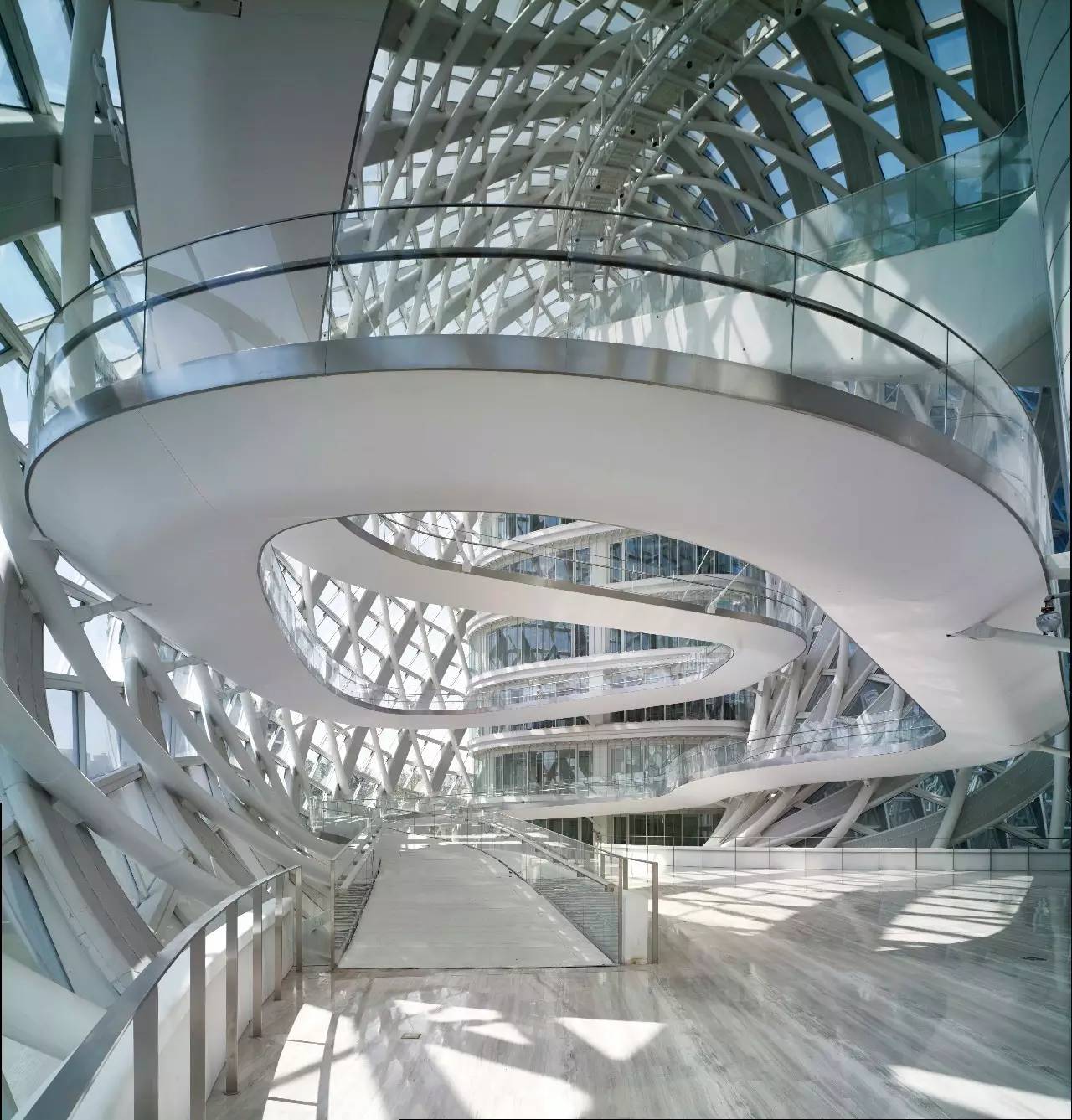 丹凤朝阳：专访凤凰卫视控股有限公司董事局主席刘长乐