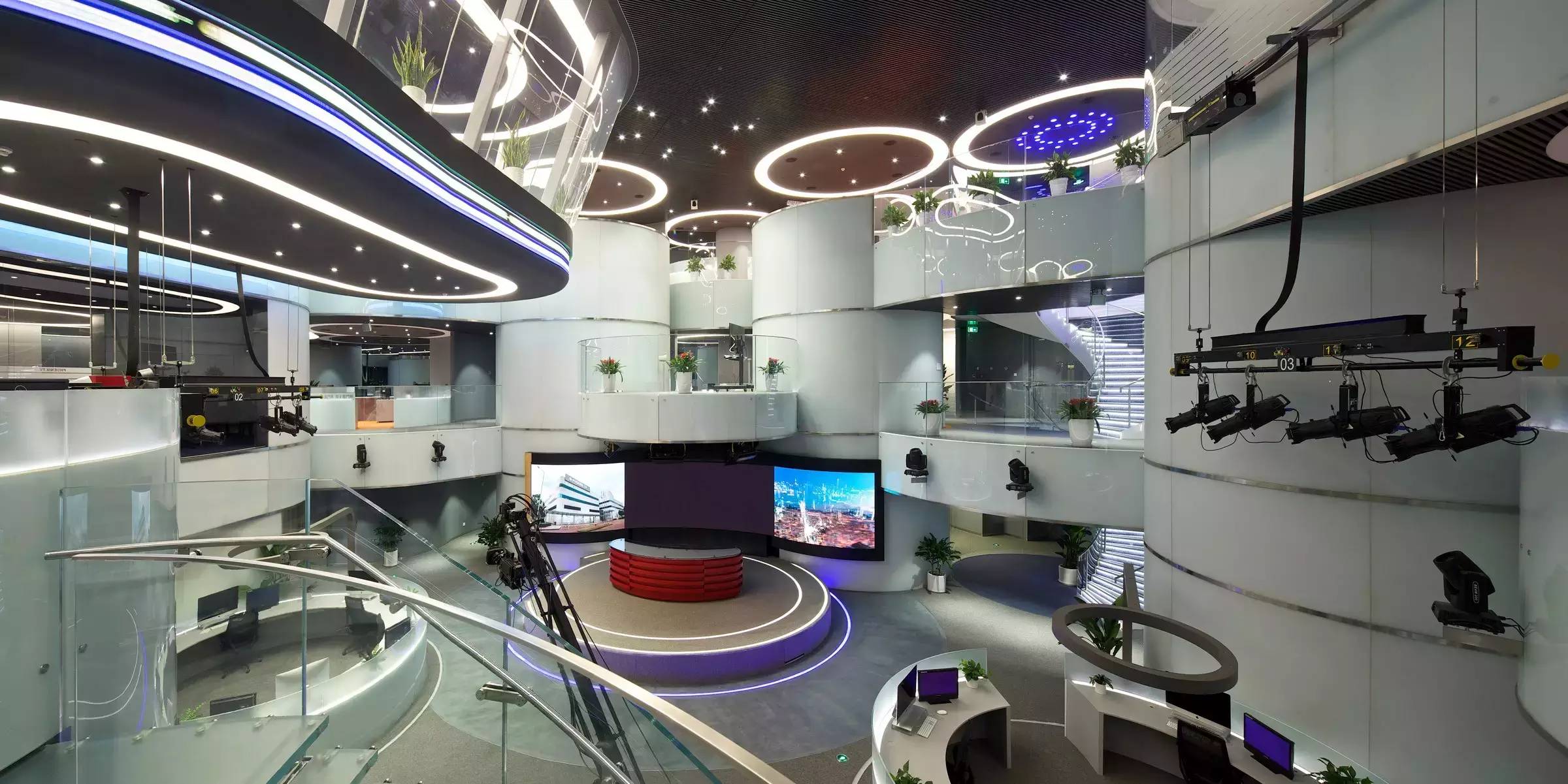 丹凤朝阳：专访凤凰卫视控股有限公司董事局主席刘长乐