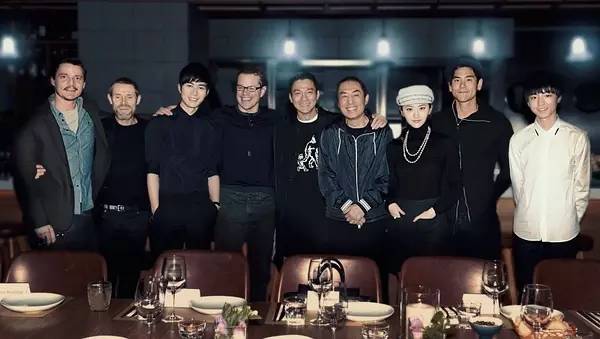 竟然是她？！亲昵合影新科奥斯卡影帝影后的这位中国女星已经在国际化的道路上把冰冰和baby们甩了好远好远