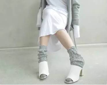 现在有什么夏天穿的好看的小白鞋 (有什么好看的百搭小白鞋)