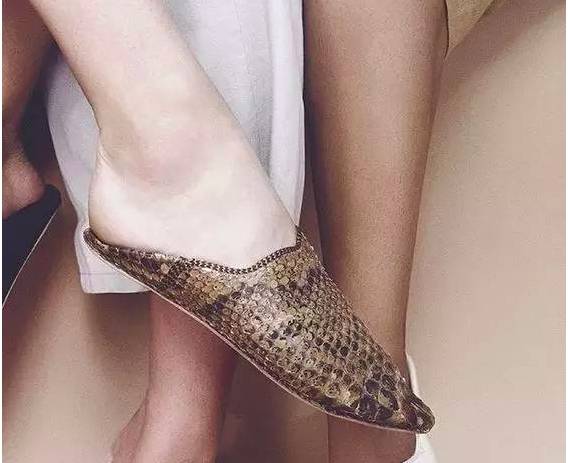 现在有什么夏天穿的好看的小白鞋 (有什么好看的百搭小白鞋)