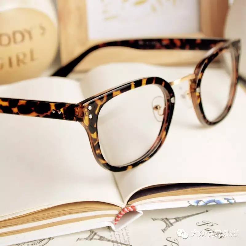 高度近视要谨慎什么,高度近视的并发症年龄