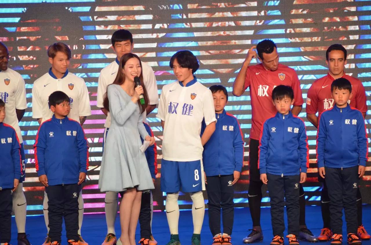 央视足球盛宴女主持,中央5套足球盛宴女主持人