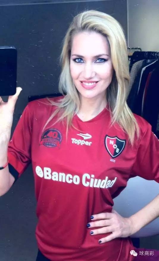 “三八”妇女节专题：飘满女人香的纪念碑球场