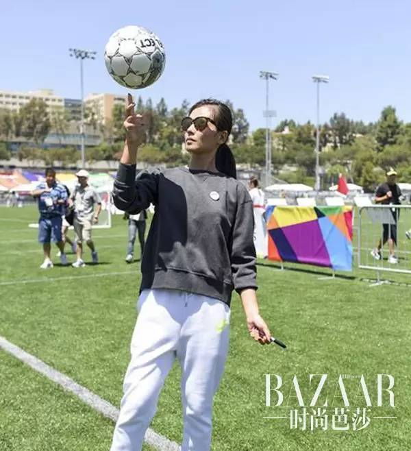 鸡血芭|为什么总是被刘涛帅一脸？因为她穿的不是西装而是铠甲