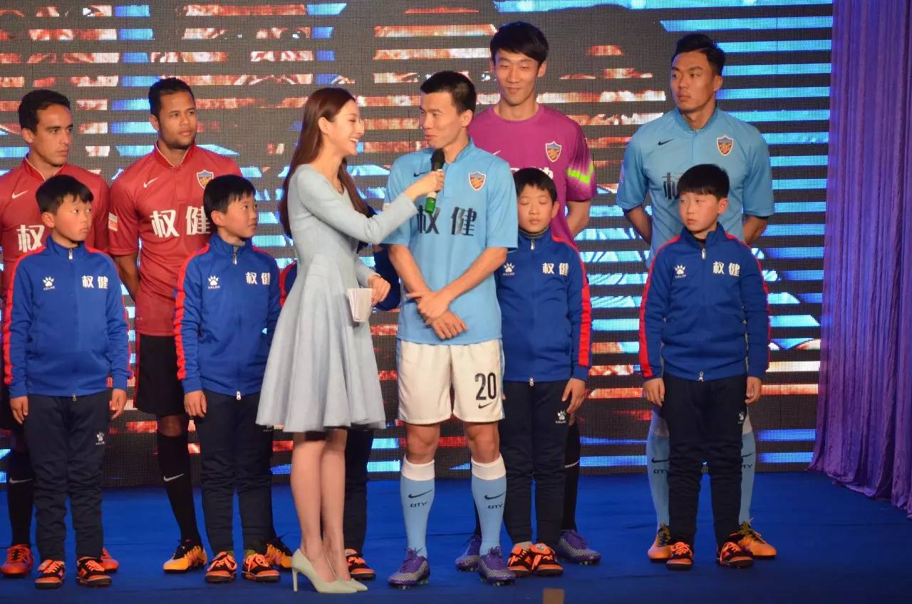 央视足球盛宴女主持,中央5套足球盛宴女主持人