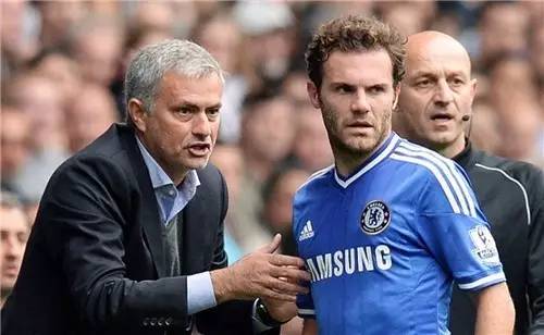 2场8球登顶积分榜第一，是时候展示穆二年的非凡魔力了