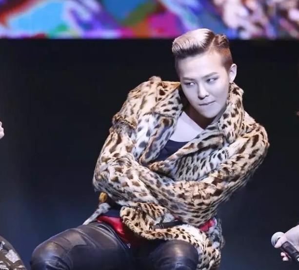 权志龙身材大变样,权志龙这么矮为什么穿衣好看